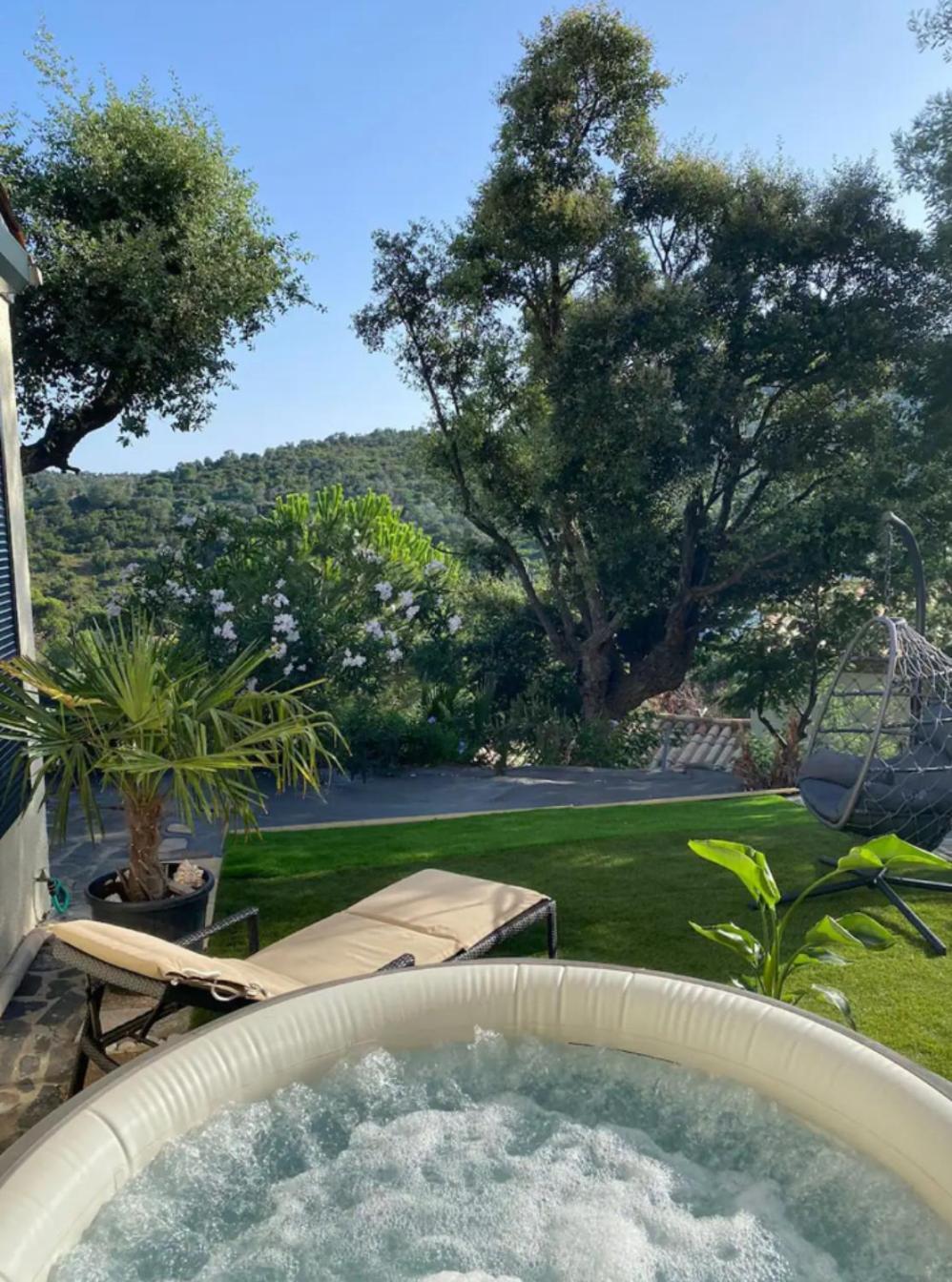 Belle Chambre Privee Avec Le Jardin Privatif Et Le Jacuzzi Cavalaire-sur-Mer Luaran gambar
