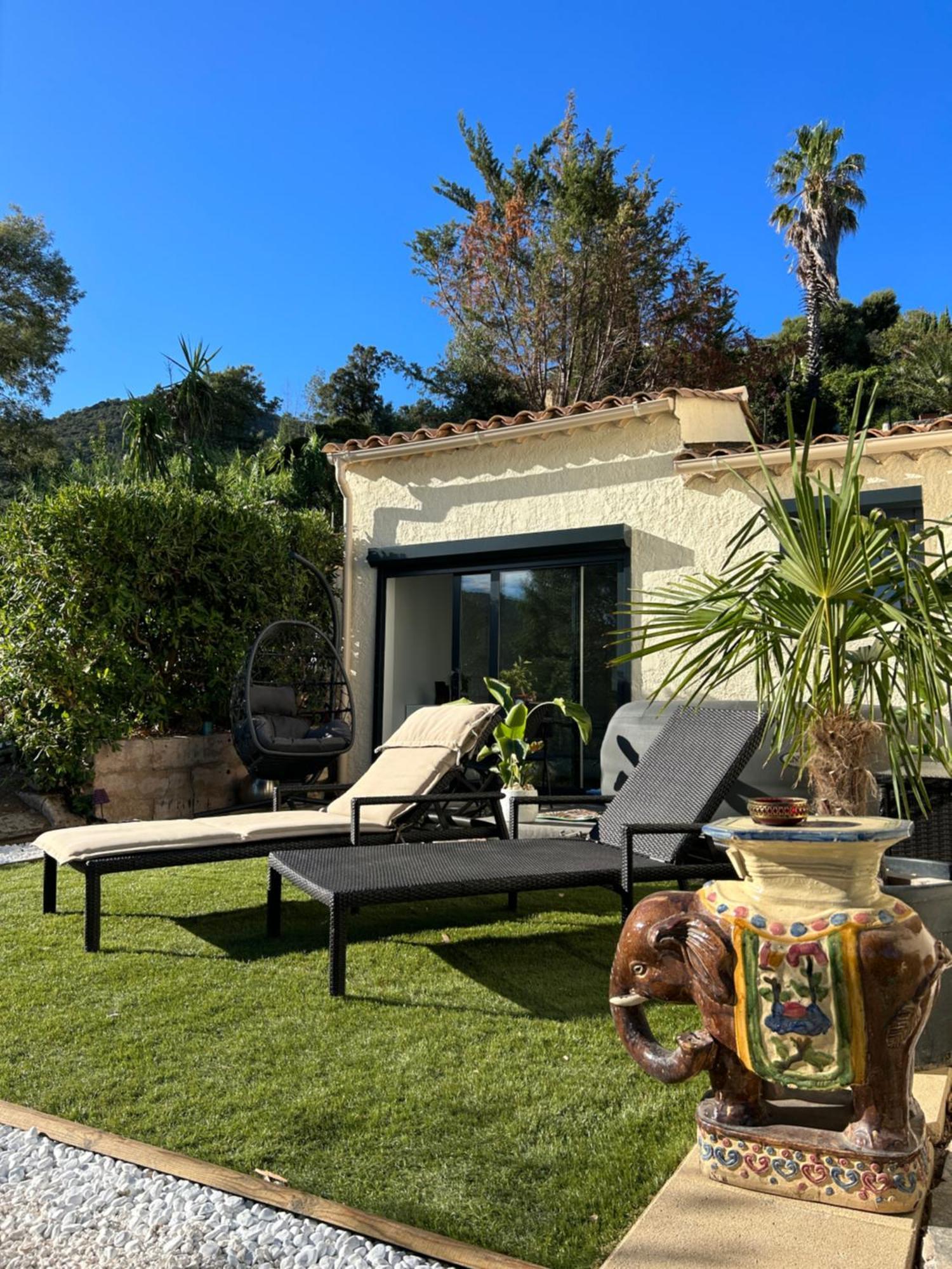 Belle Chambre Privee Avec Le Jardin Privatif Et Le Jacuzzi Cavalaire-sur-Mer Luaran gambar
