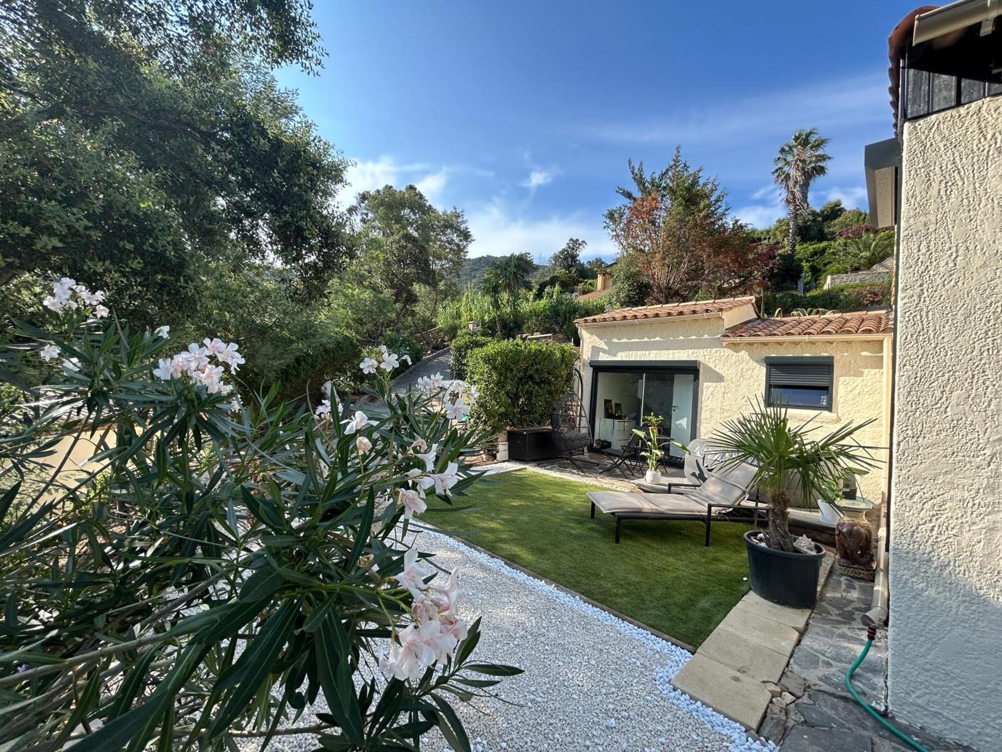 Belle Chambre Privee Avec Le Jardin Privatif Et Le Jacuzzi Cavalaire-sur-Mer Luaran gambar