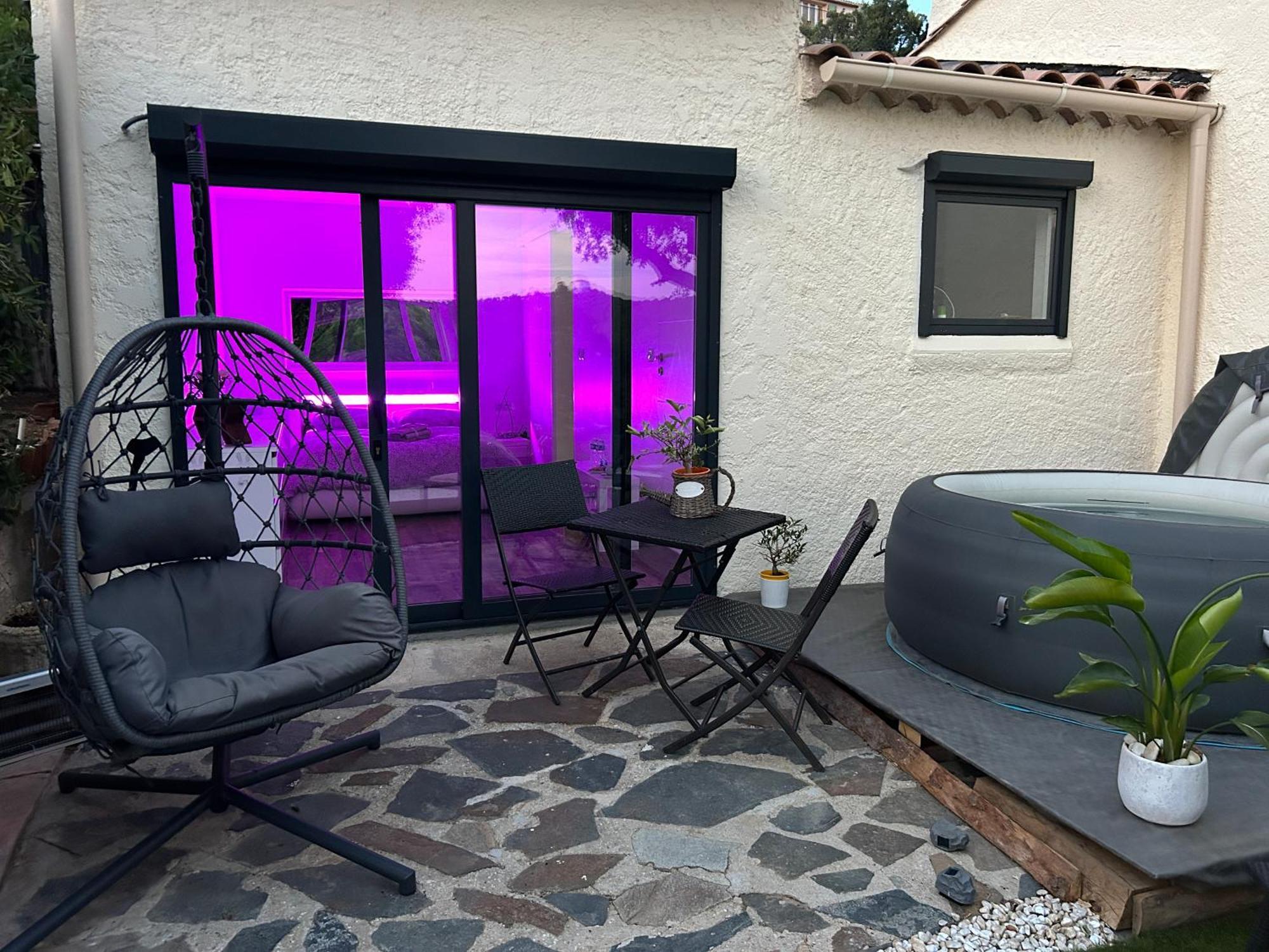 Belle Chambre Privee Avec Le Jardin Privatif Et Le Jacuzzi Cavalaire-sur-Mer Luaran gambar