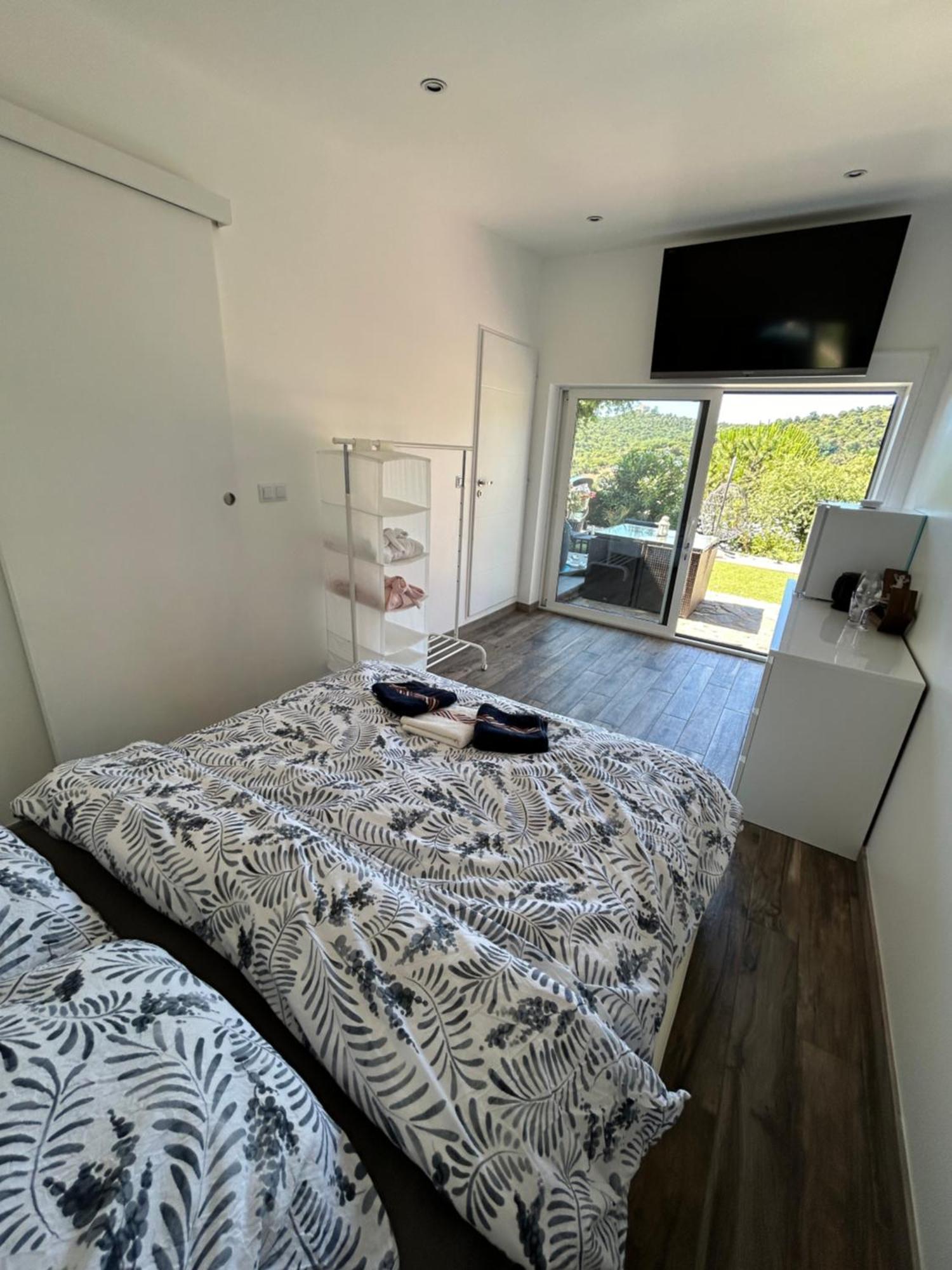 Belle Chambre Privee Avec Le Jardin Privatif Et Le Jacuzzi Cavalaire-sur-Mer Luaran gambar