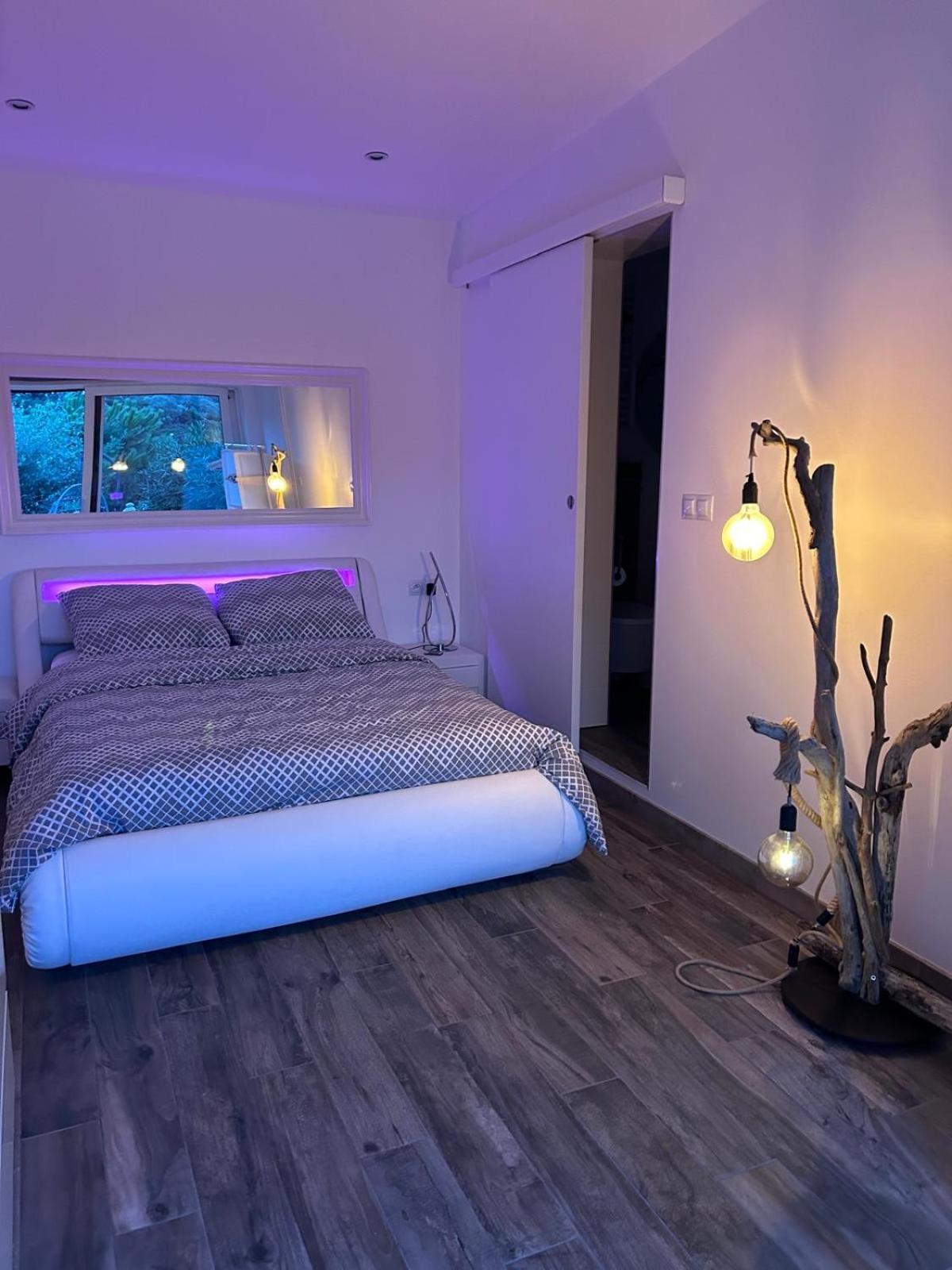 Belle Chambre Privee Avec Le Jardin Privatif Et Le Jacuzzi Cavalaire-sur-Mer Luaran gambar